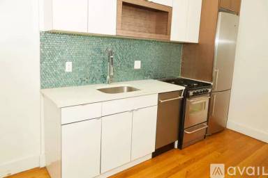 Main picture of 296 Powers St