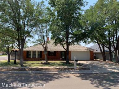 Main picture of 5101 Red Oak Dr