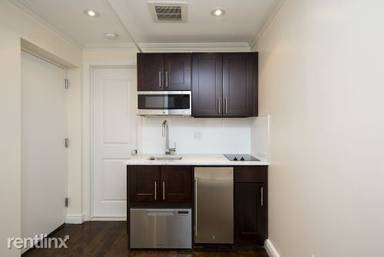 Main picture of 222 E 12th St