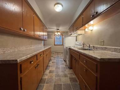 Main picture of 984 Van Buren Ave