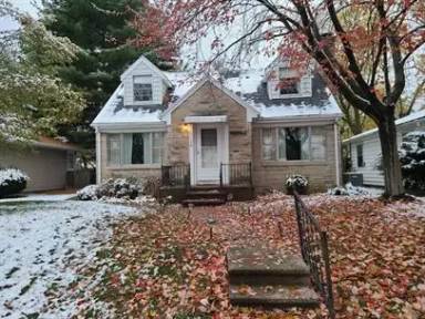 Main picture of 129 N Hawthorne Dr