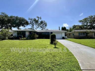 Main picture of 2323 Surrey Ln