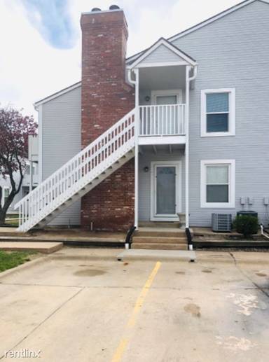 Main picture of Colonial Oaks Condominums