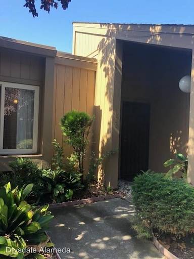 Main picture of 1000 Easter Ln