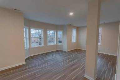Main picture of 215 W King St