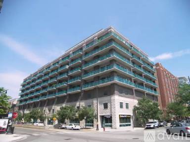 Main picture of 910 W Madison St