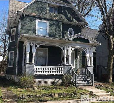 Main picture of 78 Amherst St