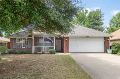 Main picture of 921 Bayfield Dr