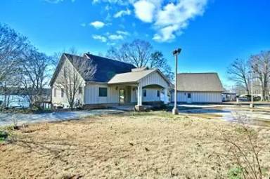 Main picture of 400 Sunward Path