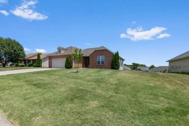 Main picture of 1330 Holly Dr