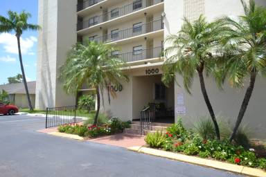 Main picture of 1000 Cove Cay Dr