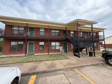Main picture of 2221 Alma Blvd