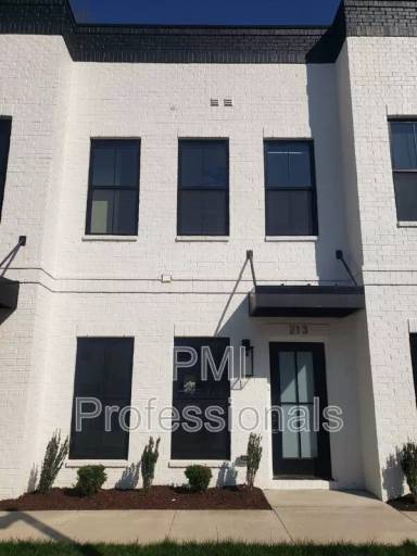 Main picture of 205 McAuliffe St