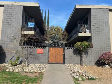 Main picture of 890 E 9th St