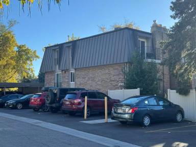 Main picture of 4872 S Highland Cir
