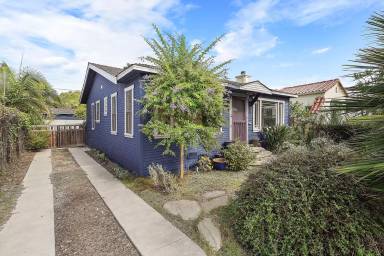 Main picture of 2132 Glencoe Ave