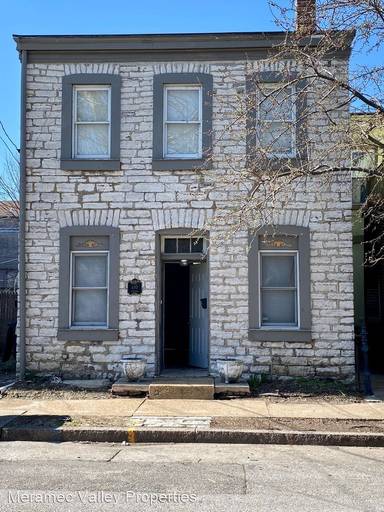 Main picture of 110 W Courtois St