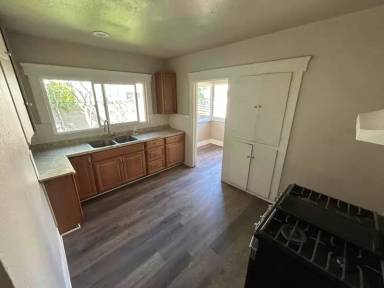 Main picture of 411 W Chestnut Ave