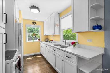 Main picture of 1010 W Roosevelt Rd
