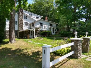 Main picture of 261 S Riverside Rd
