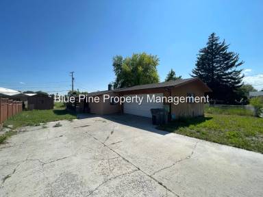 Main picture of 960 Royal Pl