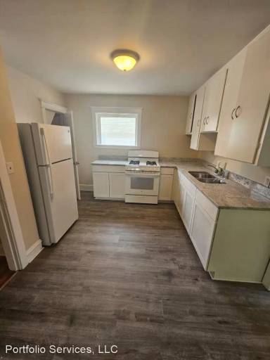 Main picture of 110 Page St NE