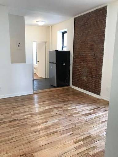 Main picture of 200 West 84th St