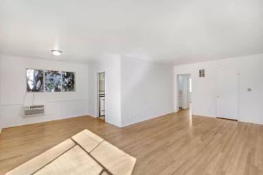Main picture of 907 S Holt Ave