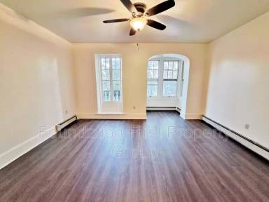 Main picture of 6 W Chestnut St