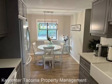 Main picture of 10012 Golden Given Rd E