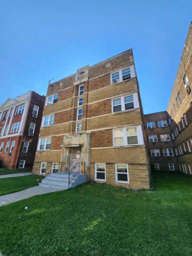 Main picture of 2824 E 130th St