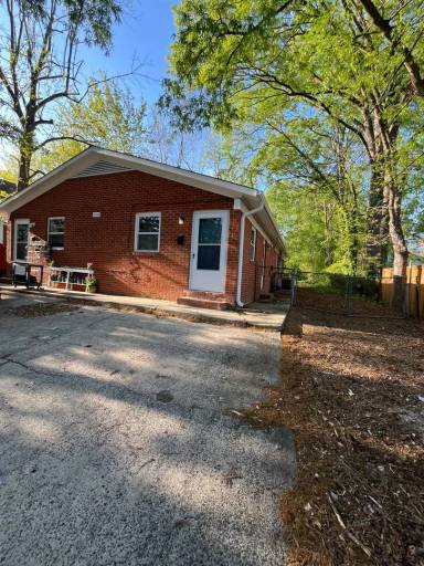 Main picture of 2206 W Knox St