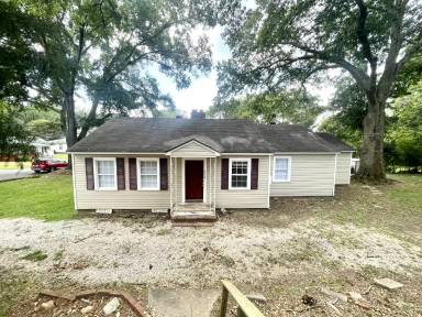 Main picture of 830 Lockwood Ave