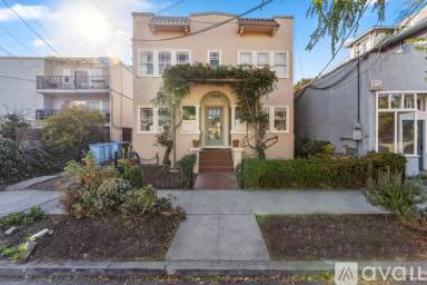Main picture of 2340 Roosevelt Ave
