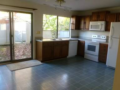Main picture of 32 Woodlake Dr