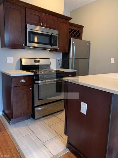 Main picture of 2 Lyon St