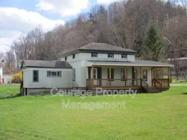 Main picture of 2005 Crescent St