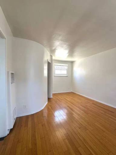 Main picture of 1737 N Sycamore Ave