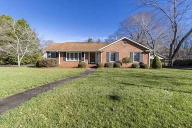 Main picture of 6618 Castlegate Dr