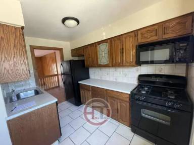Main picture of 4234 E Tremont Ave