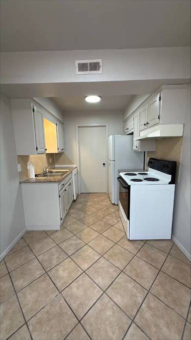 Main picture of 7501 S Sherwood Ave