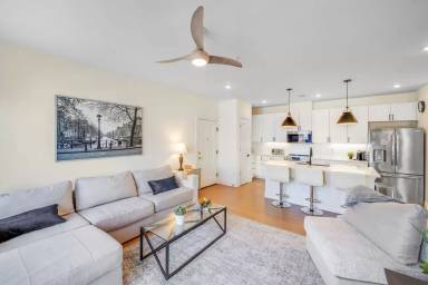 Main picture of 3000 South Blvd