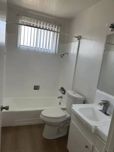 Main picture of 8200 Owensmouth Ave