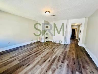 Main picture of 2300 W Madison St