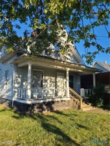 Main picture of 3369 Lagrange St