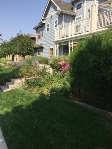 Main picture of 2458 Syracuse St