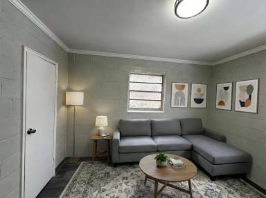 Main picture of 303 Hay St