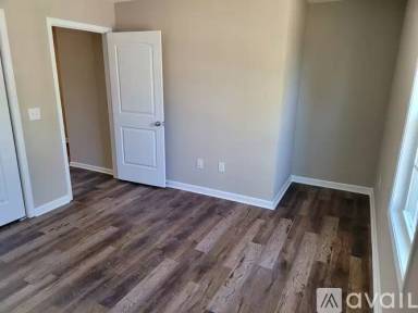 Main picture of 303 N Diagonal St