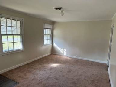 Main picture of 202 Kenneth Blvd
