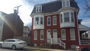 Main picture of 124 N West St
